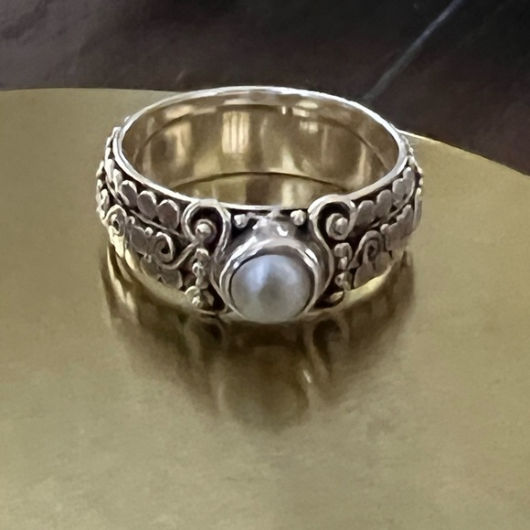 Sterling Silver Pearl Ring - Picture 5 of 11